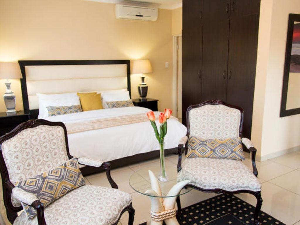 Sollunaa Guesthouse Sandton Extérieur photo