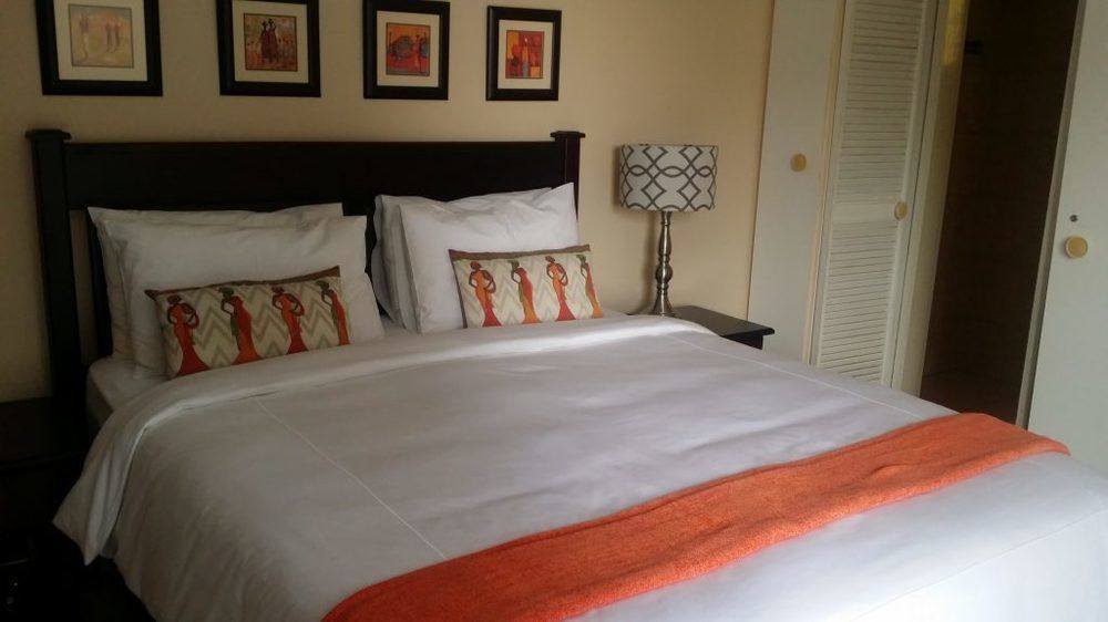 Sollunaa Guesthouse Sandton Extérieur photo