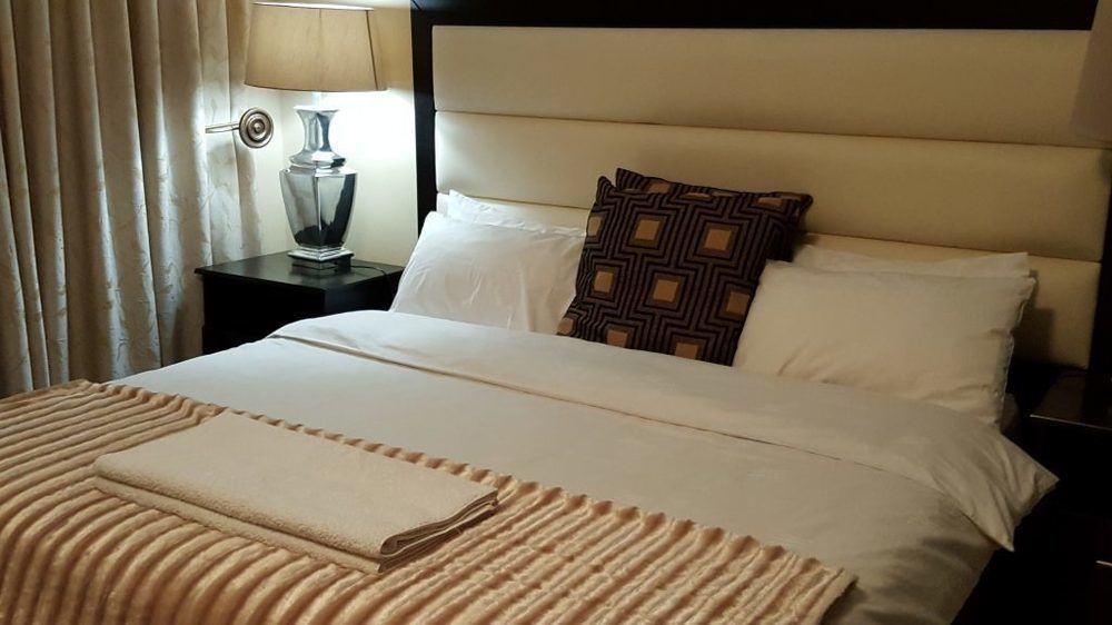 Sollunaa Guesthouse Sandton Extérieur photo