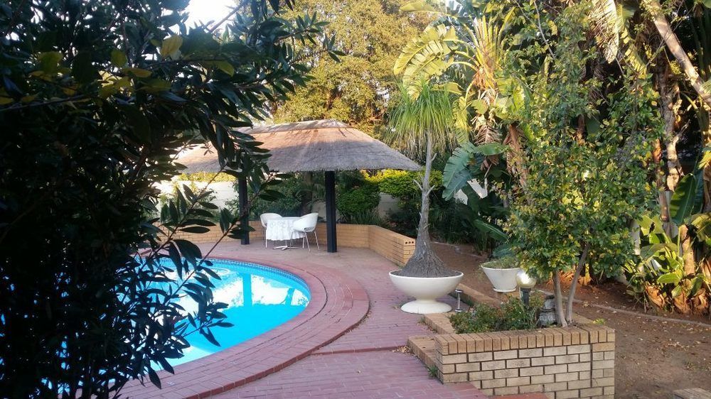 Sollunaa Guesthouse Sandton Extérieur photo