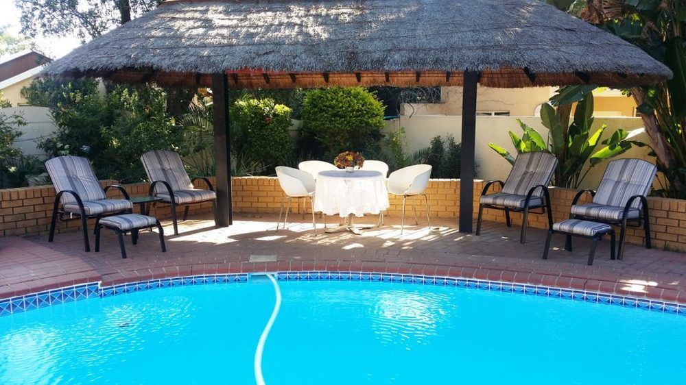 Sollunaa Guesthouse Sandton Extérieur photo