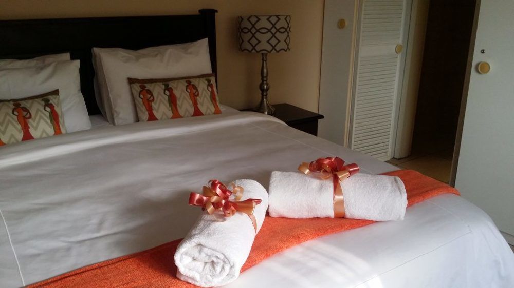 Sollunaa Guesthouse Sandton Extérieur photo